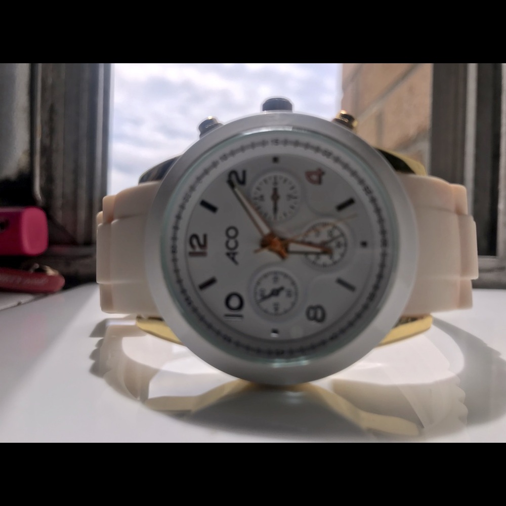 Watch - Picture 3 of 5